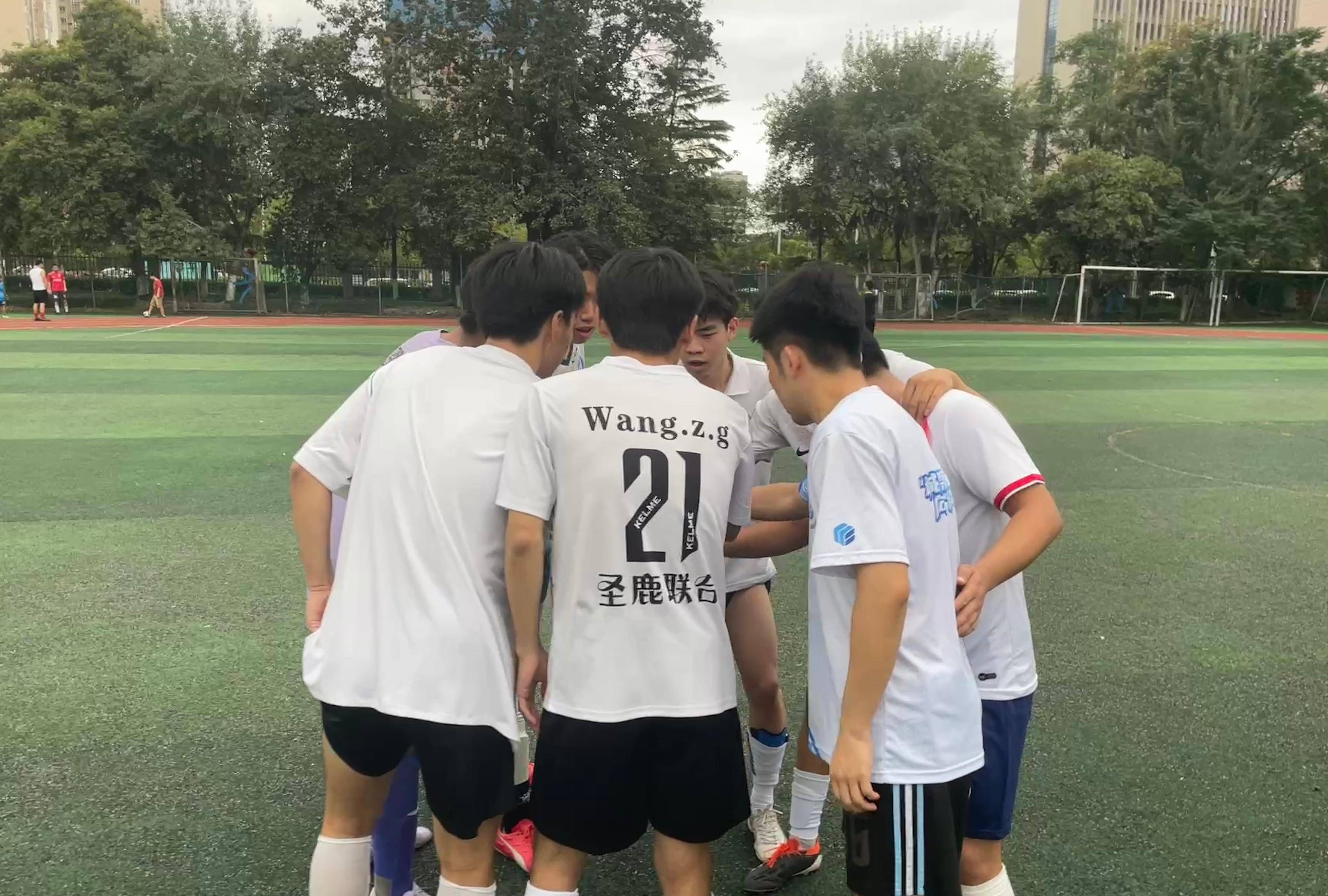 足球舞台盛宴，球队斗志昂扬的简单介绍